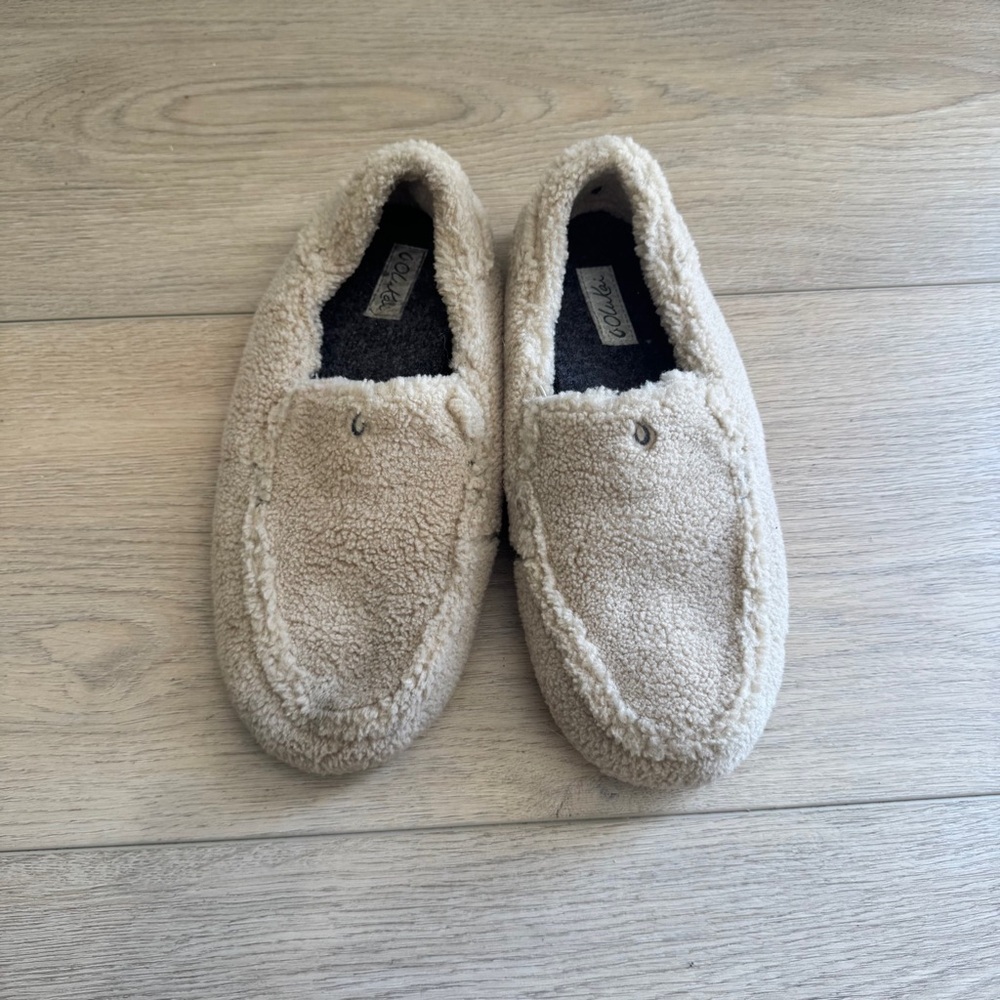 OluKai Women's Cozy Sherpa Slippers in Beige